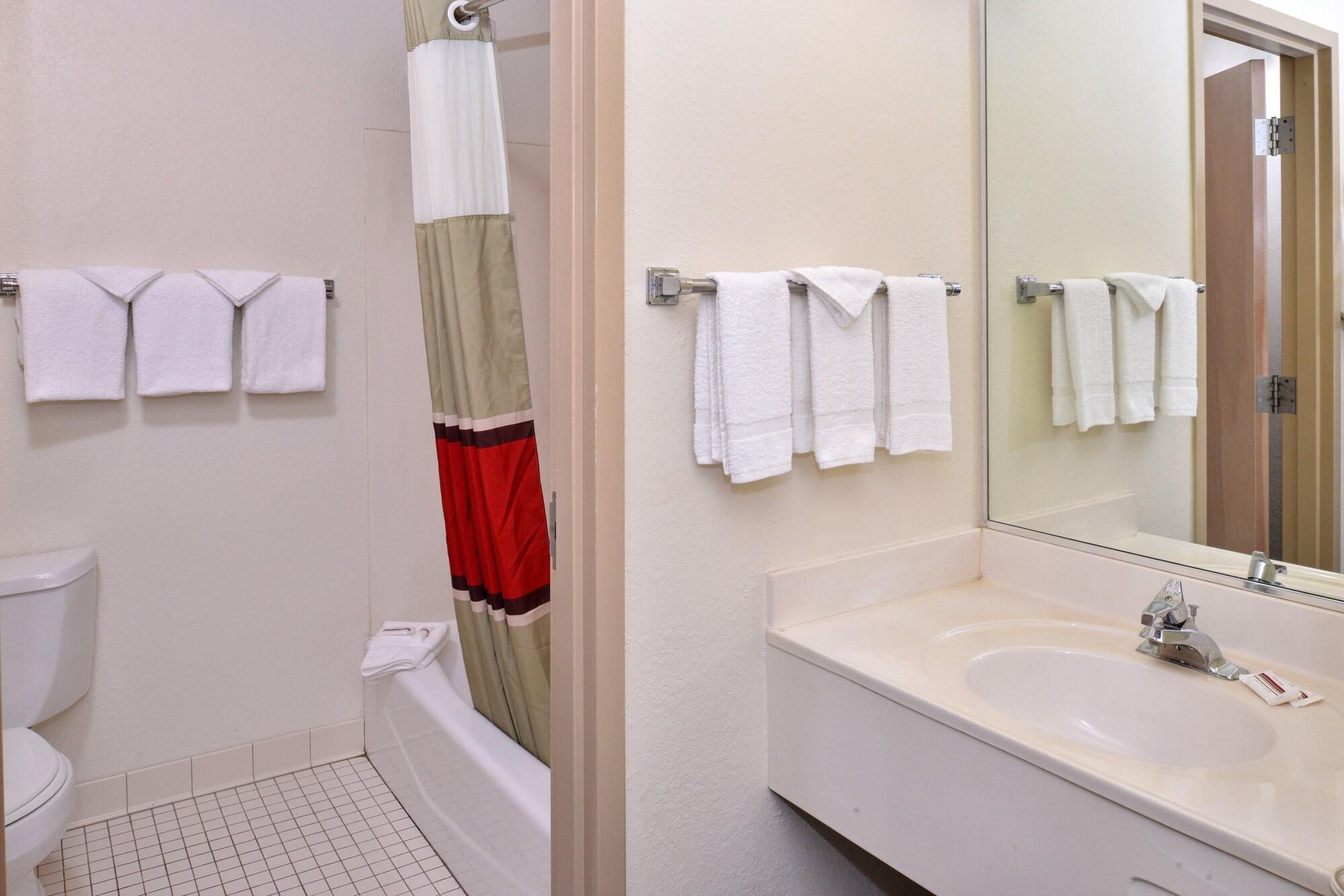 Red Roof Inn Sandusky - Milan Zewnętrze zdjęcie